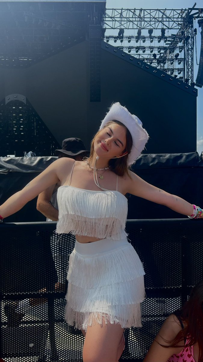 em ༊·˚ tweet media