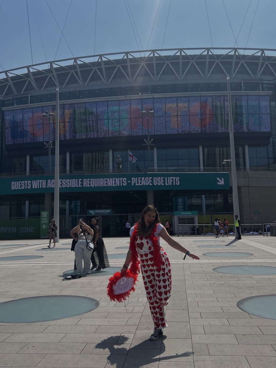 em ༊·˚ tweet media