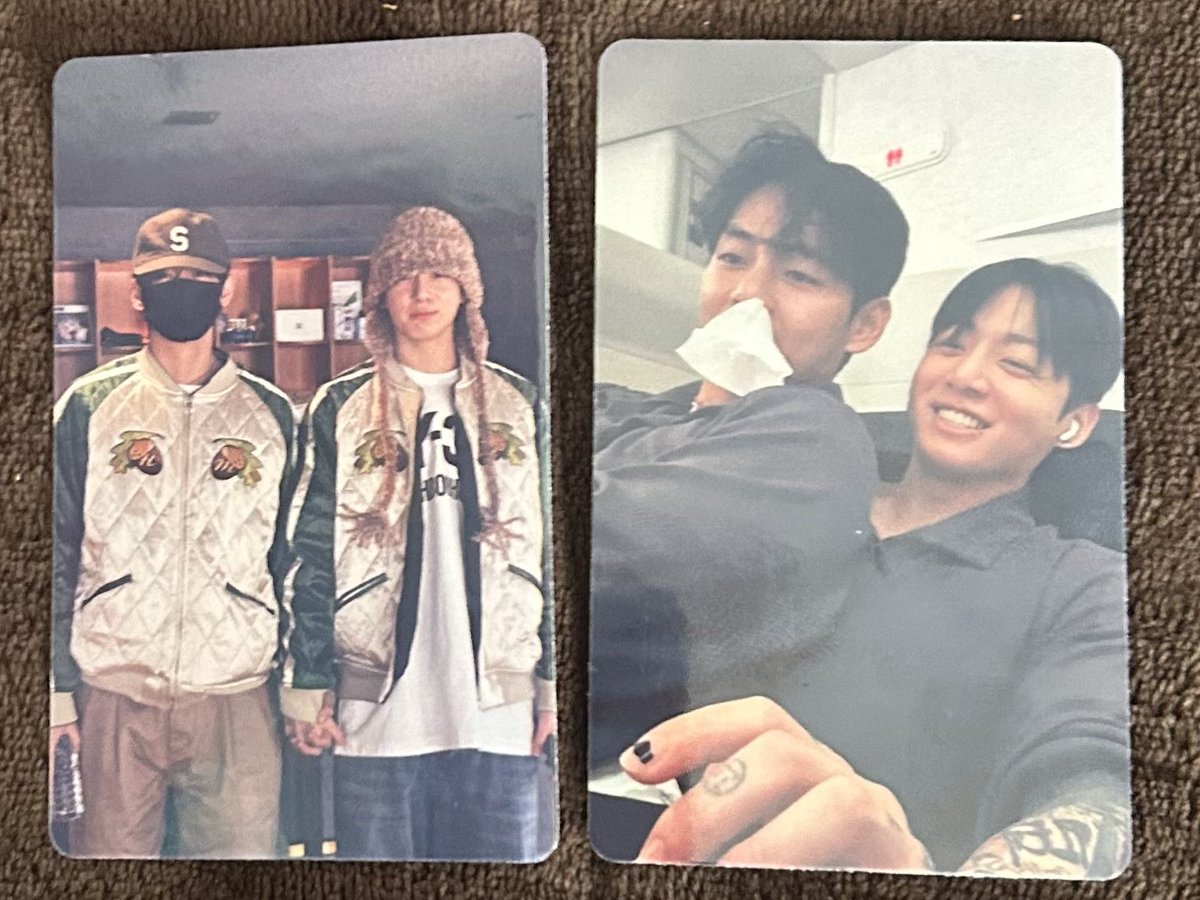 thvjktkk's tweet photo. OLHEM A PERFEIÇÃO DISSO FML 😭

to tão feliz q meus taekook brilhosos chegaram antes do meu aniversário 🥹 https://t.co/xCAXDXaVcX