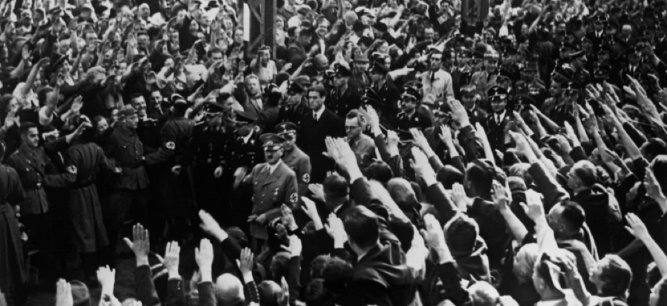 ANPIRomaPosti's tweet image. "L'Italia non potrebbe mai tollerare quella patente violazione dei trattati che consisterebbe nell'annessione dell'#Austria alla #Germania."
#Mussolini #20maggio 1925

Il #12marzo 1938 l’esercito tedesco attraversò il confine austriaco, senza incontrare resistenza.
#Anschluss