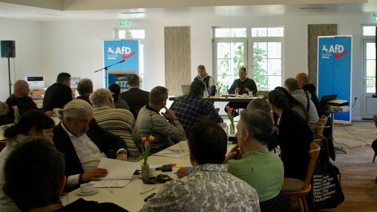 AfD_Lueneburg's tweet photo. +++ Aufstellung für die Kommunalwahl +++

Die AfD Lüneburg hat am heutigen Samstag ihre Bewerber für die kommunalen Parlamente nominiert.
Herzlichen Glückwunsch allen Gewählten! Wir freuen uns auf einen tollen Wahlkampf!
#DeshalbAfD #seidschlauwähltblau #ZeitfürDeutschland https://t.co/MSBEK1v1Ln