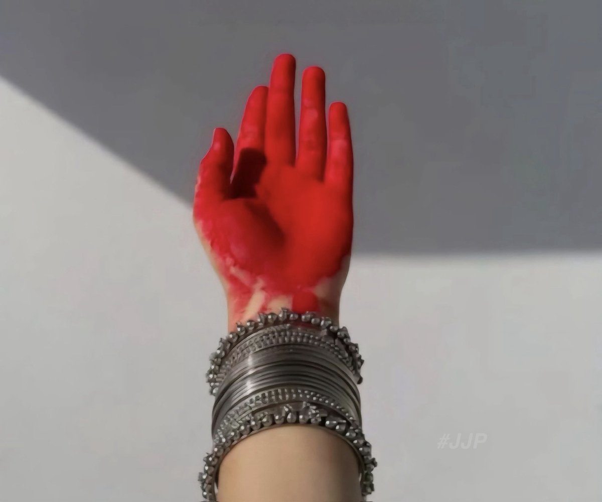 VairagiUvaaCH's tweet image. अच्छा है…….
            खूबसूरत होने का बिल नही आता !!!

वरना…..
            मै तो कर्ज मे ही डूब जाता  !!!
#ठेठ_बिहारी #VB #शुभरात्रि