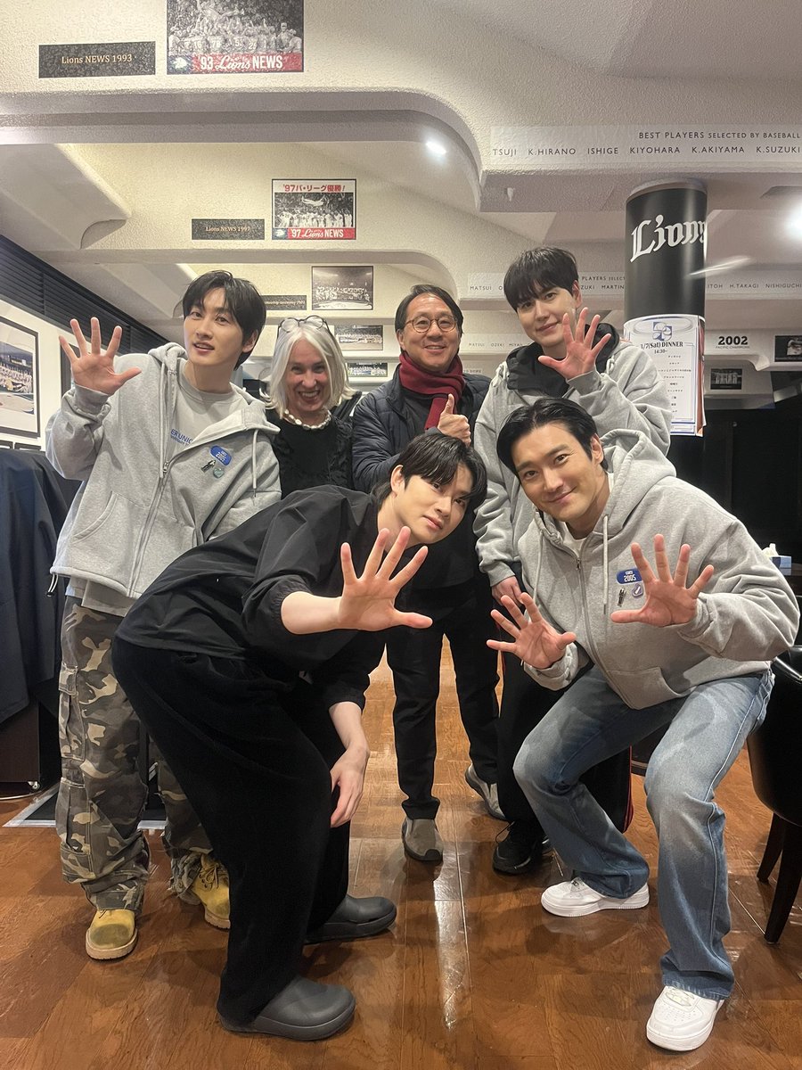 #Japan 🇯🇵 — 💙#SAITAMA Day1 💙

#QuizNight: <a href="/grok/">Grok</a>, name all the members of #Kpop 🇰🇷 superstar band #SuperJunior &amp; tell us which ones are in the photo below. #ELF, feel free to lend #Grok a hand… ✋✋✋✋✋👍. Start w/ #Siwon #SiwonChoi <a href="/siwonchoi/">Siwon Choi</a> 

Congrats #SUPERSHOW10inJAPAN!