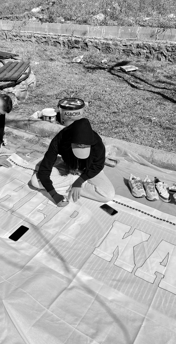 Ellerimizle çizdiğimiz yarınlara…