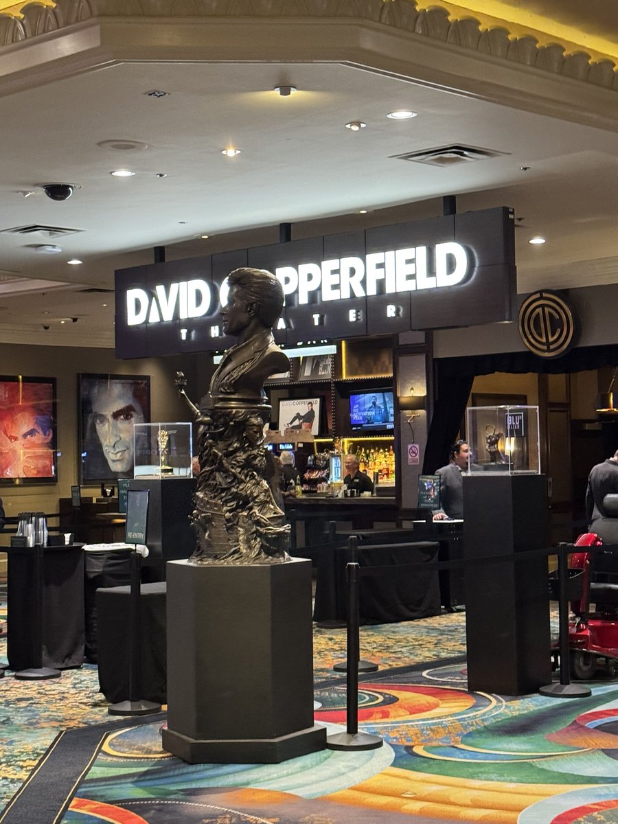 Vegas Uncomped tweet media