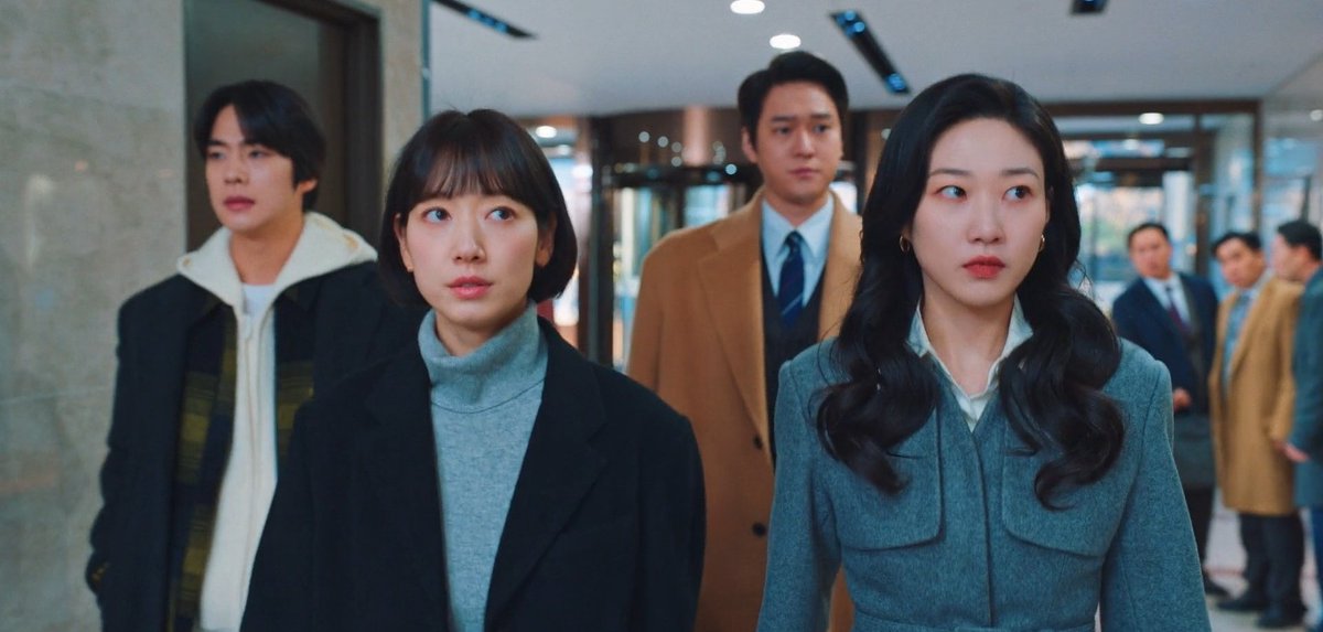 Seohaesahu's tweet photo. #UndercoverMissHong is already on the list of one of the best female centric dramas. Like from the leads to villain all masterminds are the women here😭 everyone else is just playing their play oh i love that

 #UndercoverMissHongEp15 https://t.co/Nk35gLw22X