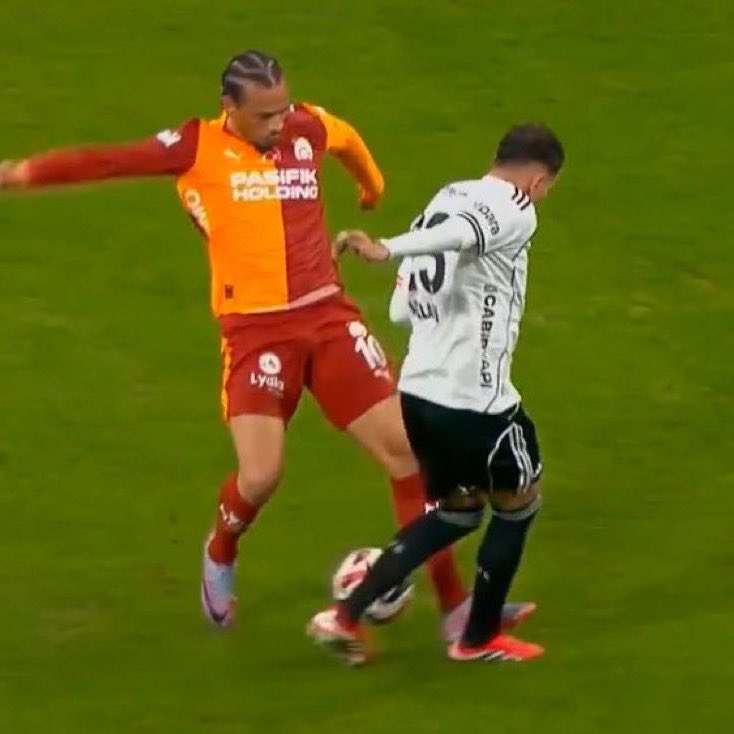 Soldakine sarı diyenler, sağdakine kırmızı diyor

AYARINI BOZDUĞUN KANTAR, GÜN GELİR SENİ TARTAR @besiktas