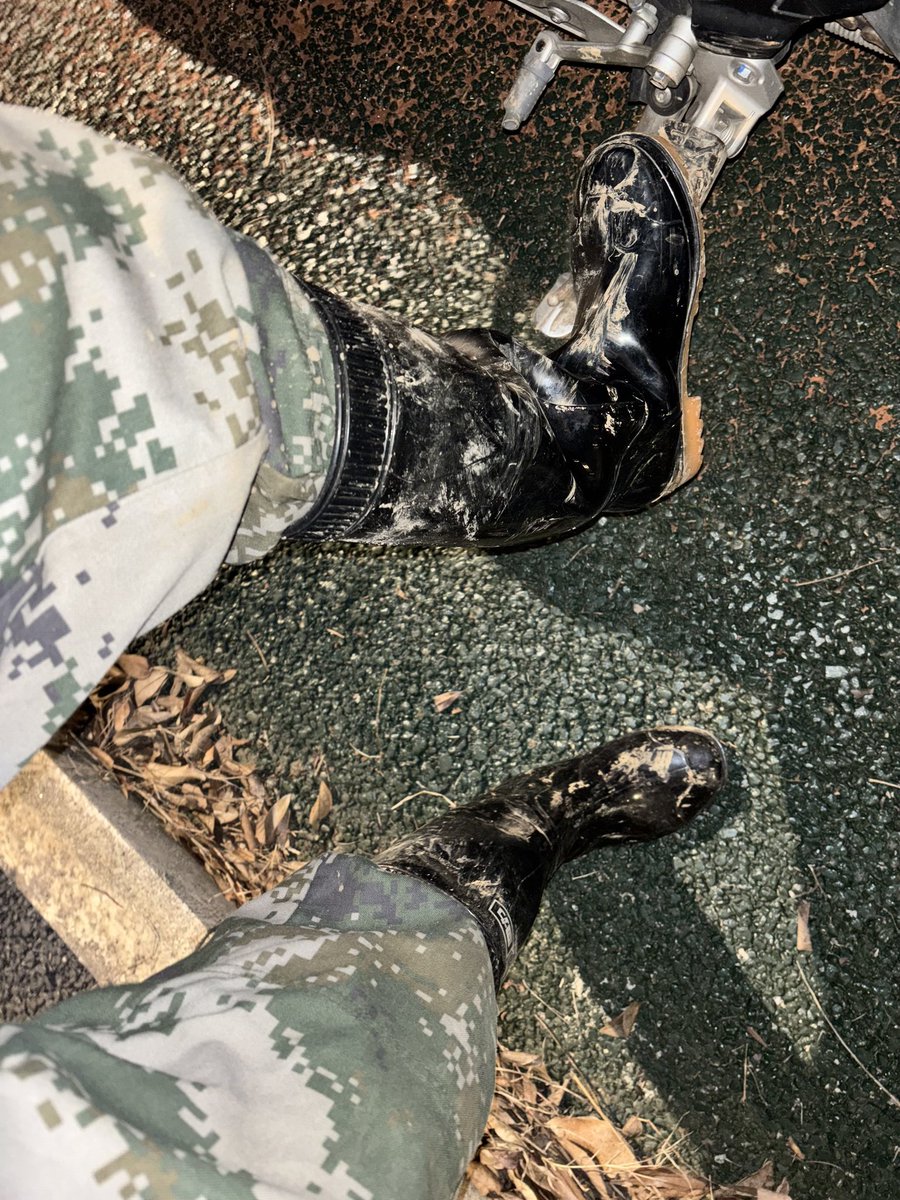 穿雨靴摩旅 tweet media