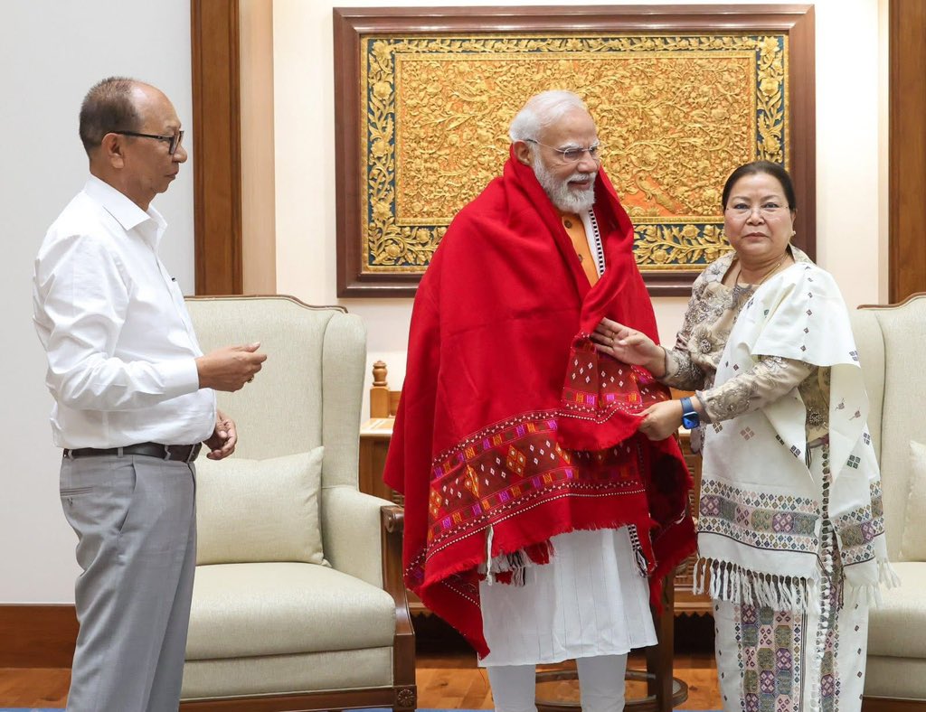KNF TIGER ROAD ,KNA GERMAN ROAD ,ANIGI LAMBIDU LEGALISE TOUNABA KNF KI NUPIDA PMGSY LAMBI PAIHANKHRE . Meitei Jagoi sabiyu thabal chongu YAPHRE MANIPUR LOIRE MEITEI LOIRE .