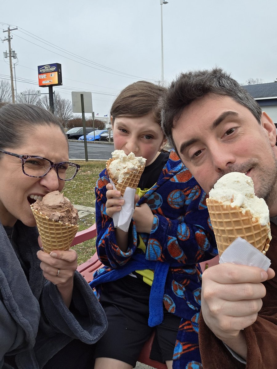 KRich312's tweet photo. Ice cream for lunch for free thanks to PJ day at #Brusters https://t.co/HLaG7wo3TS