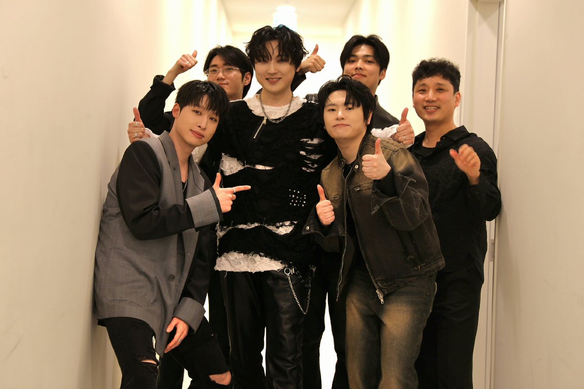 PITTA 강형호 콘서트 <UNIVERSE: ECLIPSE>
day-1  🌑🔥

오늘 공연에 영혼 탈탈 털리고
심장까지 빼앗겨 버린 사람, 푸쳐핸섭! 🙋‍♂️🙋‍♀️ (저요..✋)

찰나의 그림자 이후에 터져 나온
강형호와 PITTA 밴드의 뜨거운 열기 ✨
그리고 밴드보다 더 뜨거운 스트링팀까지 

말로 다 표현 못 할 이 압도적인