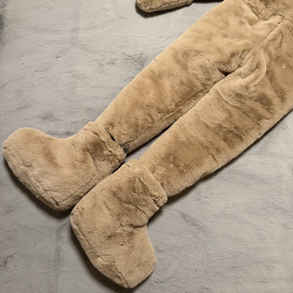 SaoriFur's tweet photo. Fur inner suit (separate hands &amp; feet type) 🐾

Soft and comfortable fur inner suit with separate arms and legs.

Custom orders are also available!
DM me if you’re interested 🧸 https://t.co/fu8ilKS5A7
