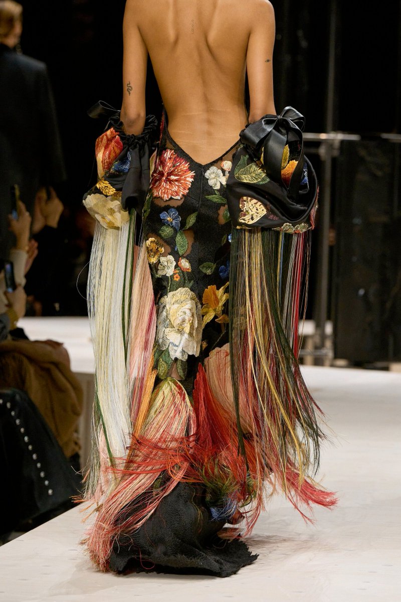 La Mode Unknown tweet media