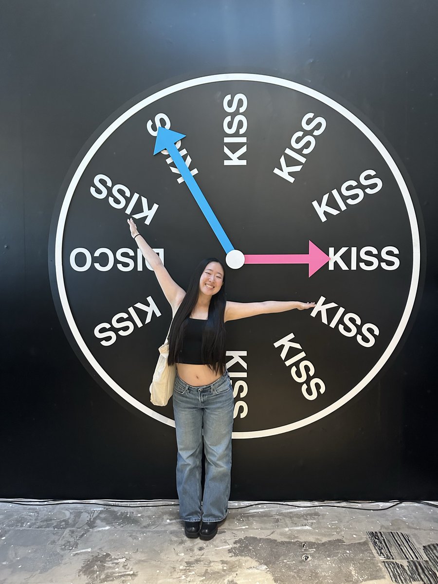 valntynemendes's tweet photo. kiss all the time disco, occasionally 🪩 https://t.co/GSauDQR9oT