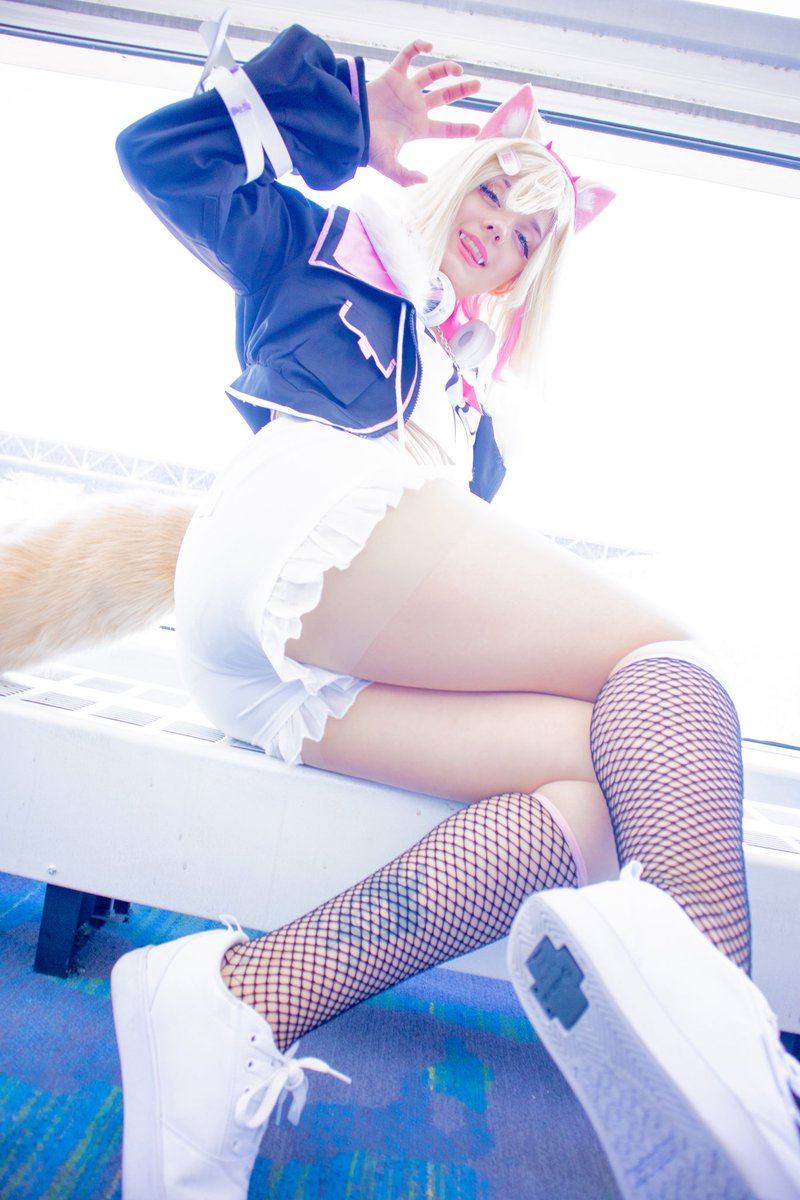 catsphrase's tweet photo. so jealous of everyone at holofes bau bau,,, 🩷

#FWMCpix https://t.co/qfL6CgJoVa