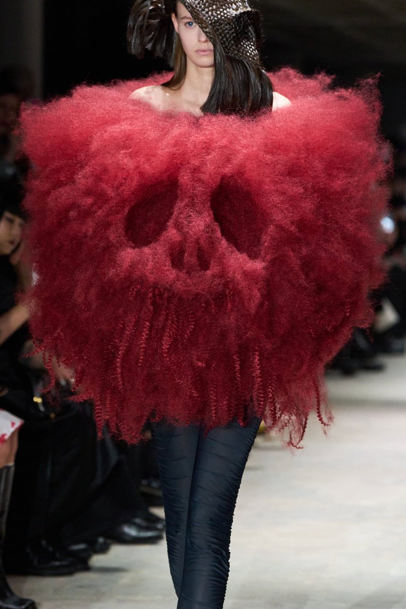 The SKULL dress of ✨Noir Kei Ninomiya✨ Fall/Winter 2026.🪡