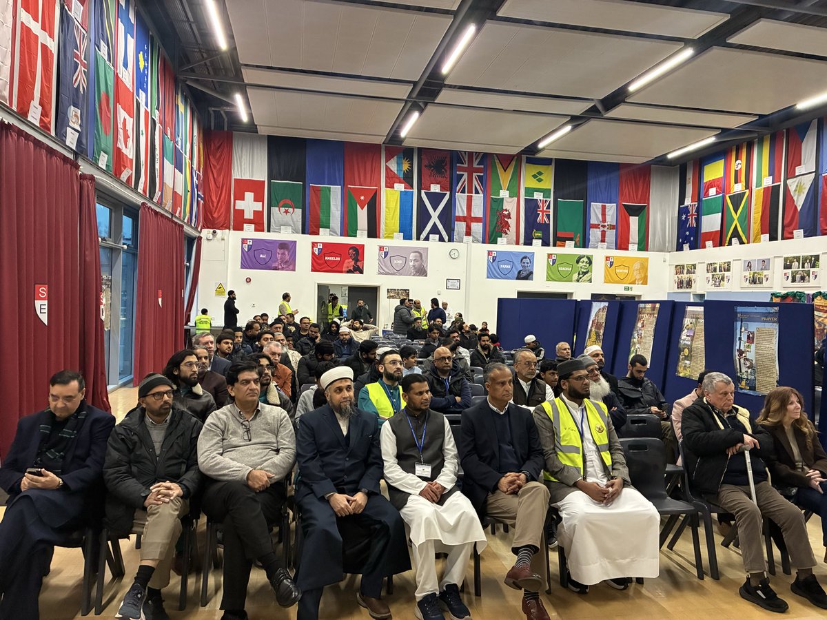 Omer_Elhamdoon's tweet photo. Glad to be part of the UK Islamic Mission Unity Iftar in Slough, where I spoke about the benefits of fasting. https://t.co/T0K278657K