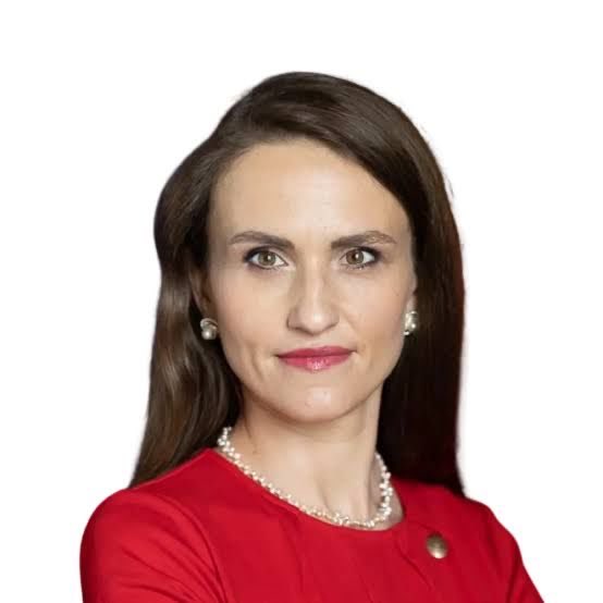 dasitudeobere's tweet photo. ‼️Țoiu este oficial o psihopată!

Hai că s-a întors fata lui Ponta și a dat Ponta tot din casă. Cine, ce, când, cum, unde. 

Pe scurt: toate poveștile sunt reale. 

> Țoiu a sunat personal consulul și i-a zis să nu o ia pe fată ca e o "vulnerabilitate de imagine"

> Avionul a zburat cu 14 locuri goale 

> MAE și Țoiu au mințit în direct la TV că ar fi intervenit Ponta să o bage peste rand de vreme ce au fost locuri goale 

> Consulatul a chemat-o pe fată la ora X, în locul Y, înainte să sune Țoiu 

USR e boală mintală este un understatement.