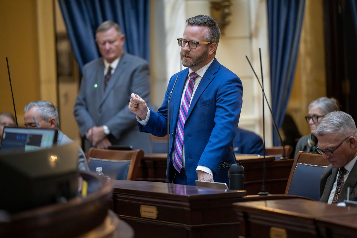 Utah lawmakers made a late-night change to an election bill targeting signature removals. The governor quickly signed it into law on Saturday morning. ksl.com/article/514585…