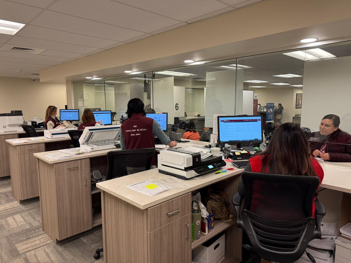 El equipo de Consulado de México en Boise brindando atención en jornada sabatina.

La Ventanilla de Salud #VDS, en colaboración con Central District Health y Idaho State University, ofrecen chequeos de presión arterial, glucosa, colesterol y servicios preventivos de salud.