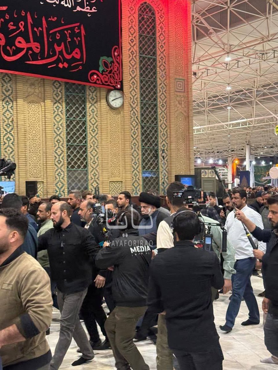 iranin_arabic's tweet photo. 🇮🇶🇮🇷السيد مقتدى الصدر يشارك في مجلس عزاء الإمام الخامنئي الذي يقيمه السيد محمدرضا السيستاني في النجف الأشرف. https://t.co/IjyyqhrLnP