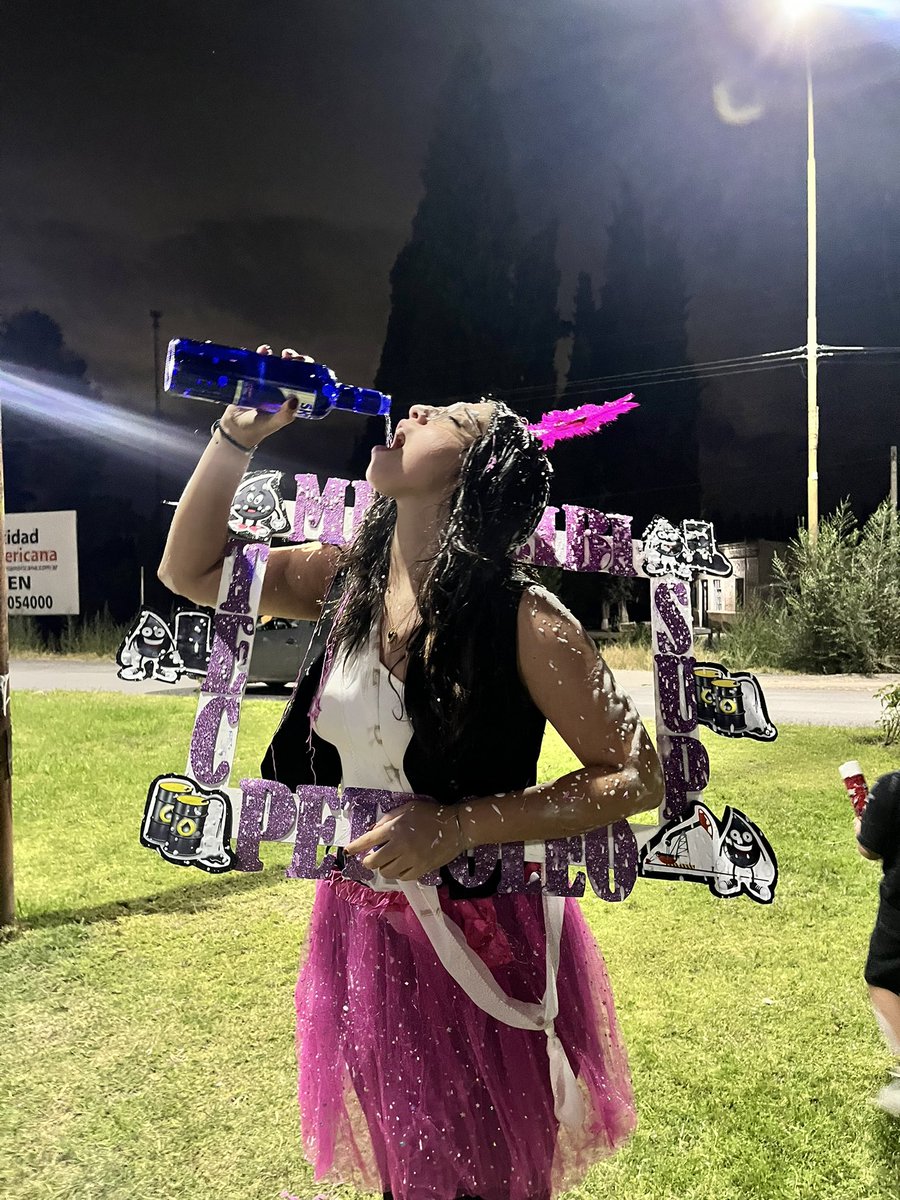 YasminAcuna_'s tweet photo. Lo logré, SOY TÉCNICA SUPERIOR EN PETRÓLEO 🥹💘🎉 https://t.co/4d4Lud0Wfw