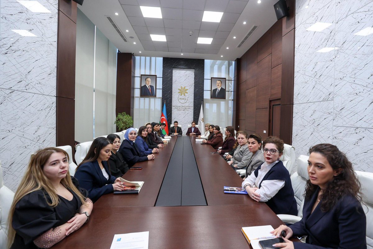 aqsia_aweda's tweet image. AQSİA üzvləri Bakı KOB Evində  @MammadovOrkh ilə işgüzar görüş keçirib. Görüşdə qadın sahibkarların fəaliyyəti, yeni təşəbbüslər və əməkdaşlıq imkanları müzakirə olunub.

#AQSİA #QadınSahibkarlığı #KOBİA