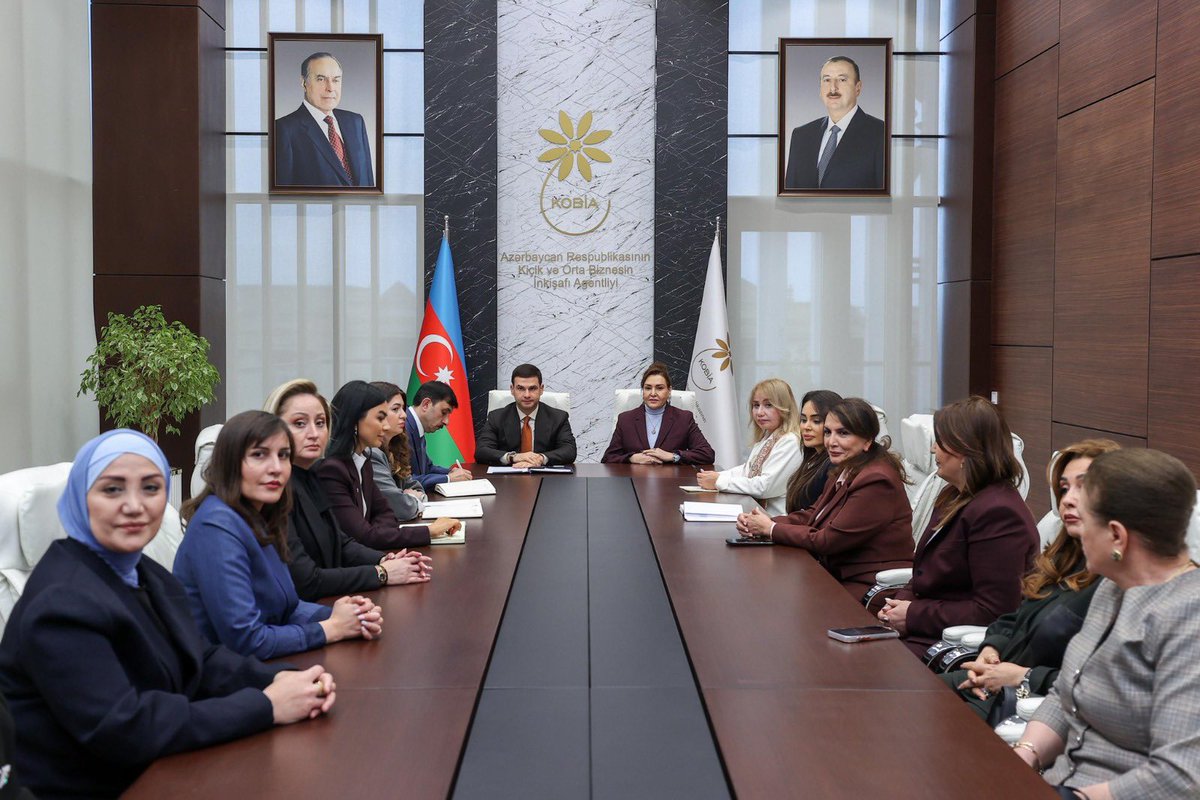 aqsia_aweda's tweet image. AQSİA üzvləri Bakı KOB Evində  @MammadovOrkh ilə işgüzar görüş keçirib. Görüşdə qadın sahibkarların fəaliyyəti, yeni təşəbbüslər və əməkdaşlıq imkanları müzakirə olunub.

#AQSİA #QadınSahibkarlığı #KOBİA