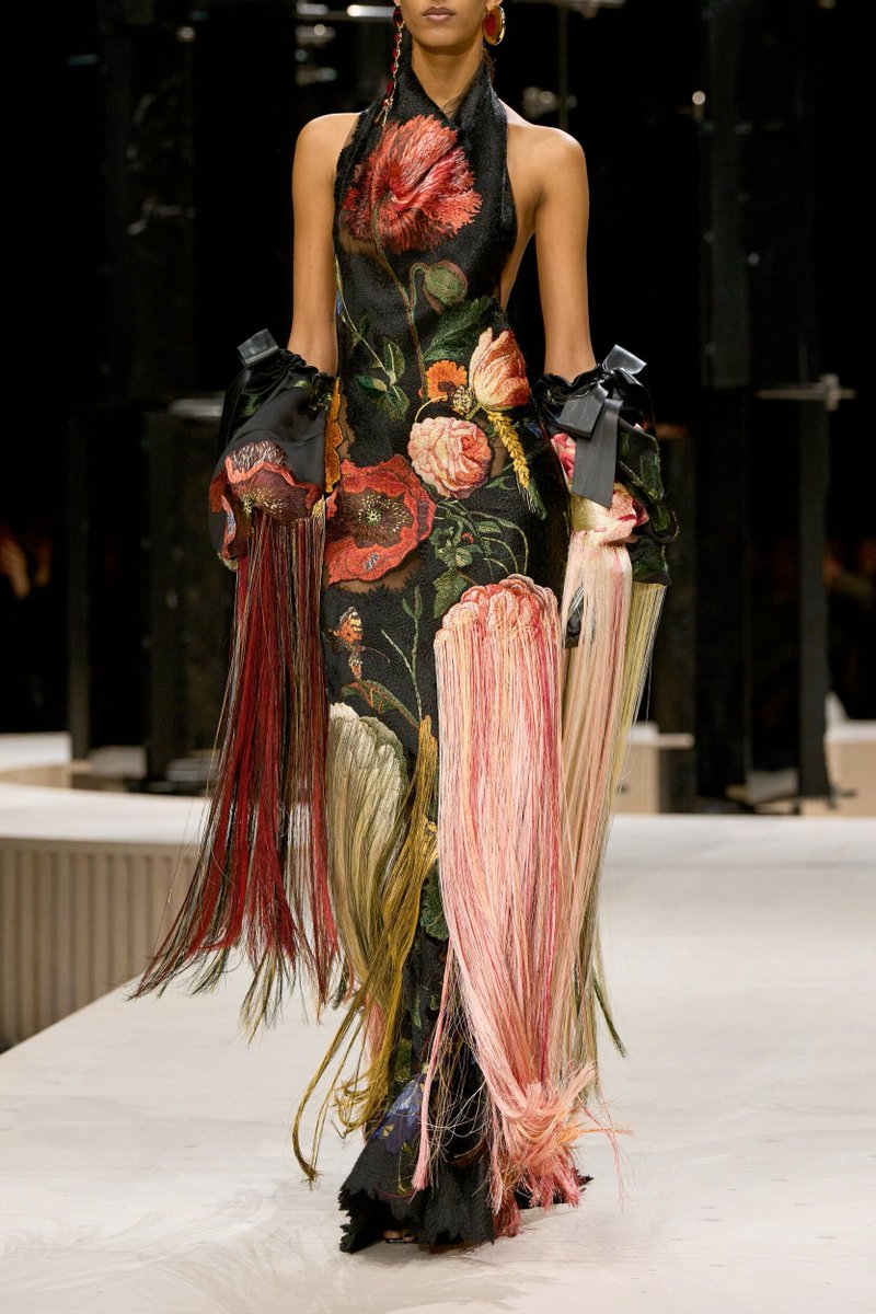 La Mode Unknown tweet media