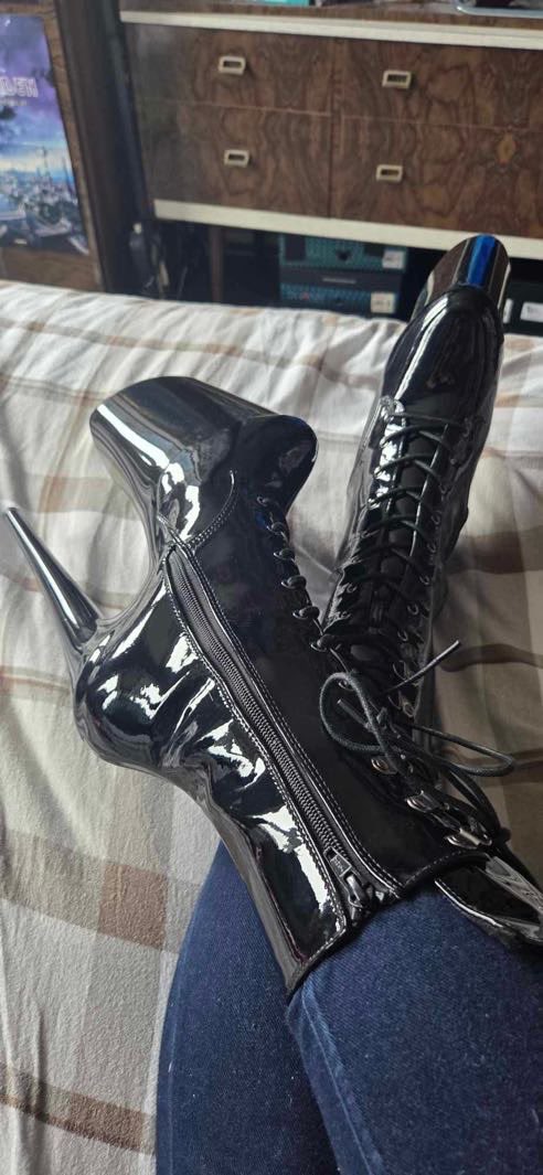 ClaronTaylor's tweet photo. #Goddess #Mistress #Submissive #Paypig #Slave #Latextime https://t.co/xImhzNclus