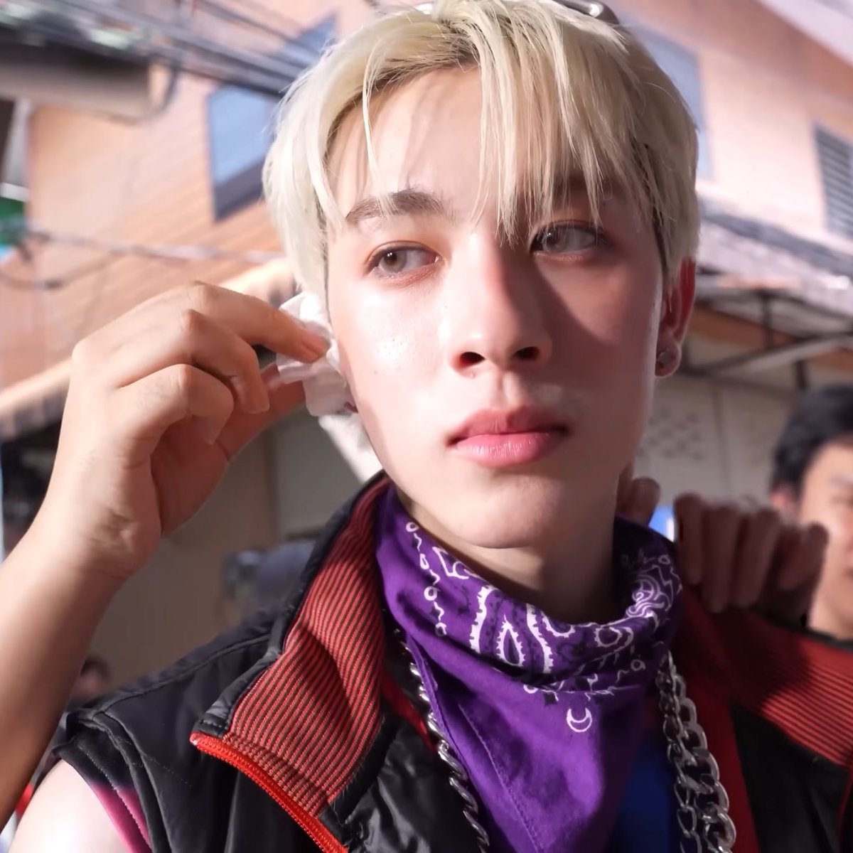 เหมือนว่าเกิดมาผมสีนี้ตาสีนี้อยู่แล้ว