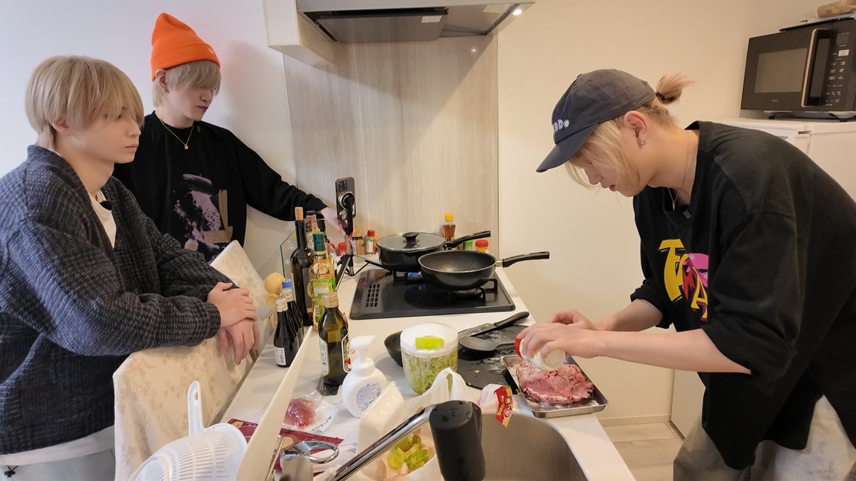 【お知らせ🎉】  
ど日プレミア公開のお知らせ～📷
明日の動画は橘優のクッキング動画！
おススメパスタを作ってくれるみたいだけど色々事件が・・・？

▼明日の19時！
youtu.be/y-FZPRmnRfg