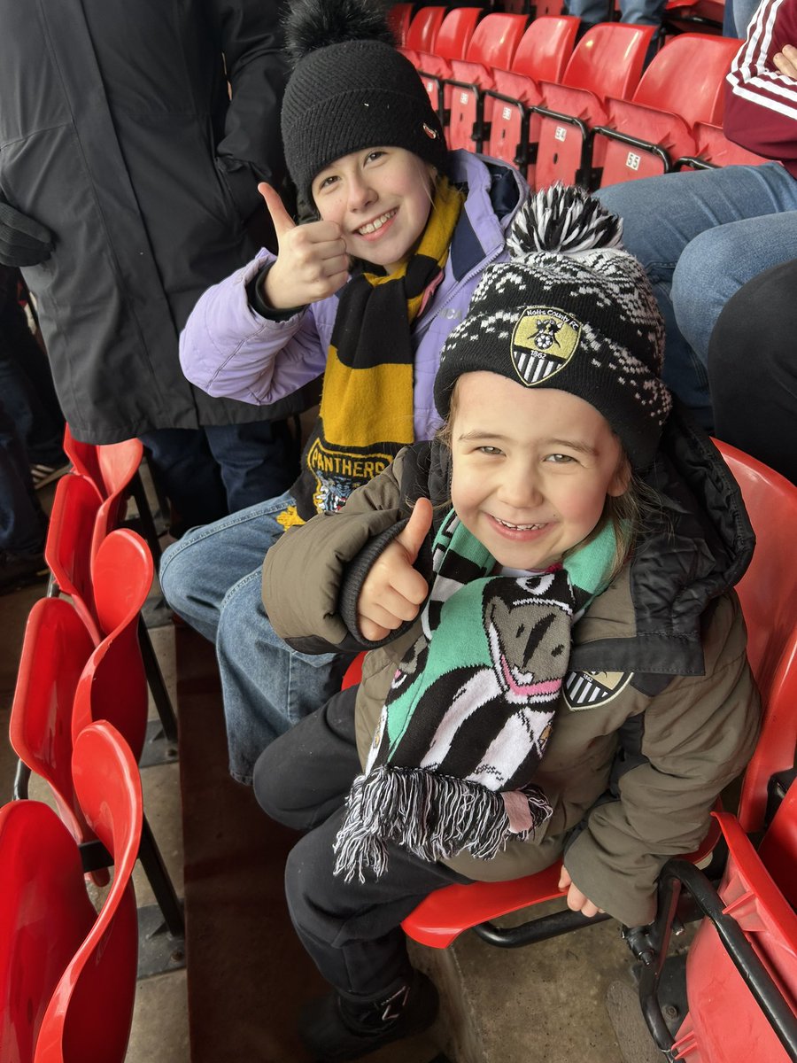 Laura Evans tweet media