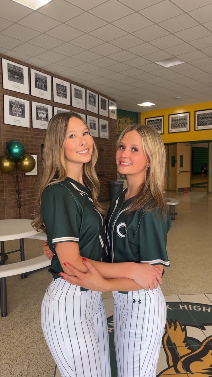 WhitneyR_2028's tweet photo. Happy media day!!! More photos to come.... 📸 #mediaday #2028grad @5starzydzikVA https://t.co/mKfHPvUmA6