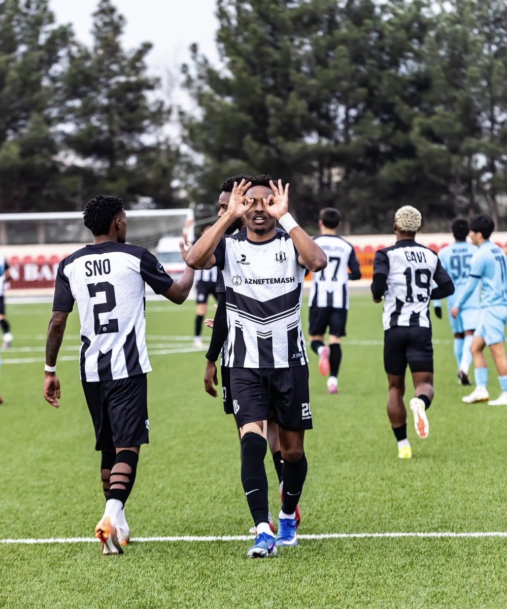 🐫 Karvan 1 - 1 Sumqayıt ⚗️
⚽️:S.Abdullazadə 51’ (pen)
⚽️:C.S.Mikels 90+4’

🇦🇿⚽️Azərbaycan çempionatı, 23-cü tur

III dövrənin - 23-cü turun ilk oyun günündə autsayder Yevlax təmsilçisi 7-ci yerdə qərarlaşan “Sumqayıt”la heç-heçə etdi!