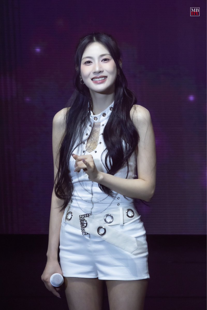 Mostbeautifulhayoung tweet media