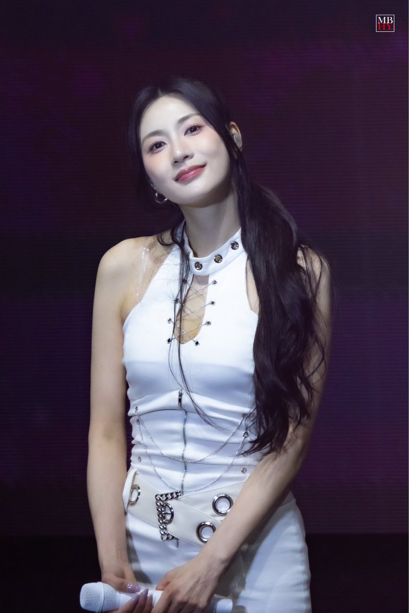 Mostbeautifulhayoung tweet media