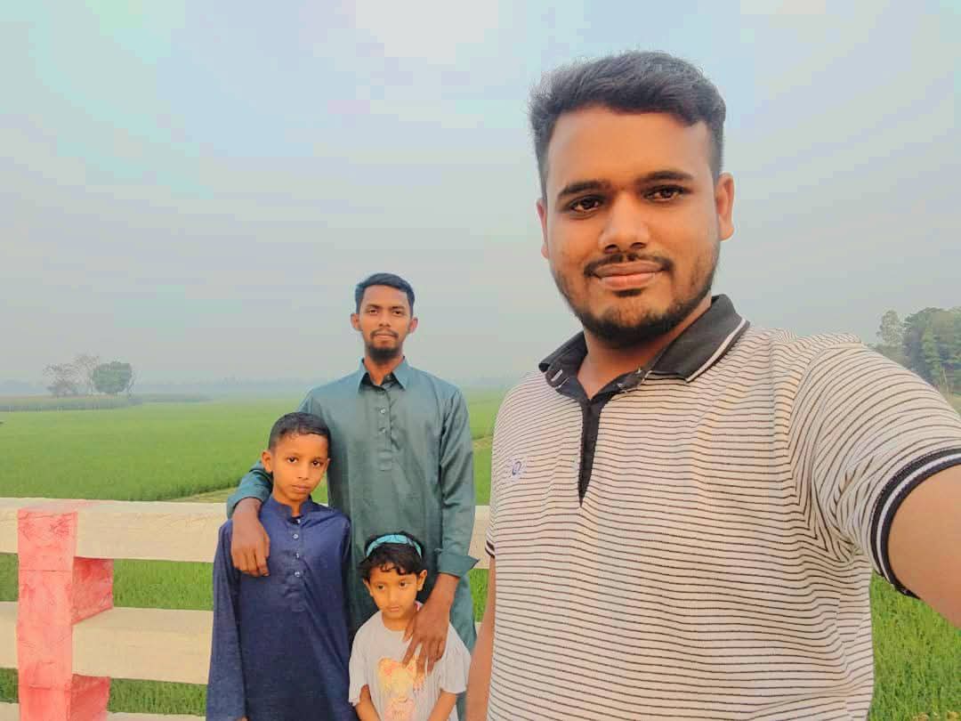 dhali_riyad's tweet photo. Meeting my cousin after 2 years 🙂 

#MyVillage https://t.co/yEIoZOqTmI