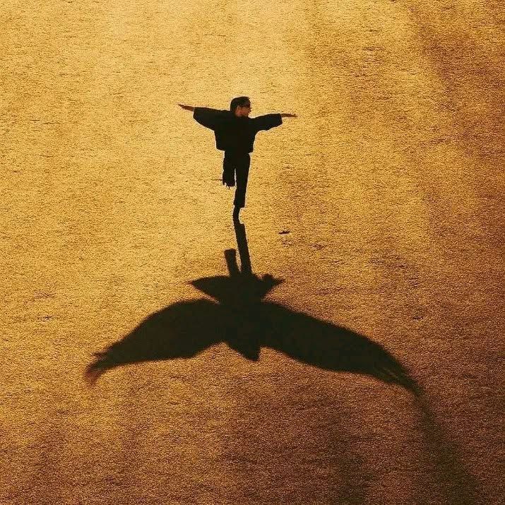 "Hiçbir torpili olmadan, kimseye yalakalık yapmadan kendi ayakları üzerinde durmaya çalışan herkesin Allah yardımcısı olsun."