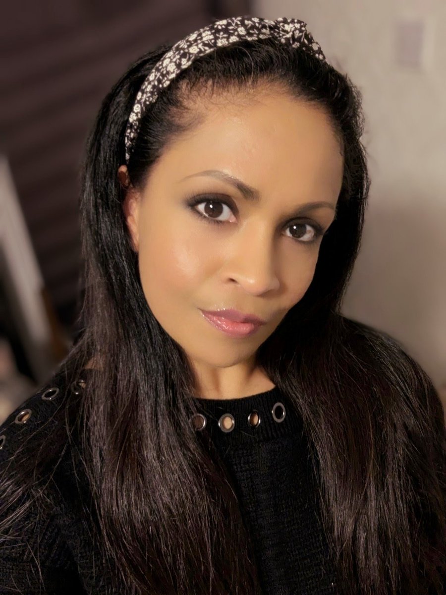 Hey 👋 
Happy Saturday! Hope you're having a good weekend. What tunes are you jamming to this weekend?

🤘🎶🖤