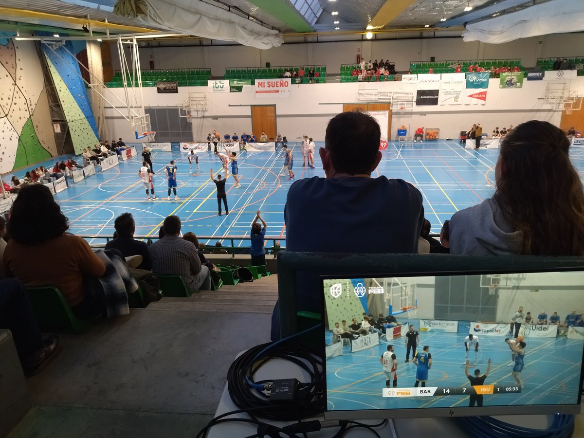 pablosig's tweet photo. Narrando 🎙️ otro partidazo. @UBBARBASTRO 🆚 @CBIgualada. Me podéis escuchar en @ardeportes https://t.co/xptKRWykFq