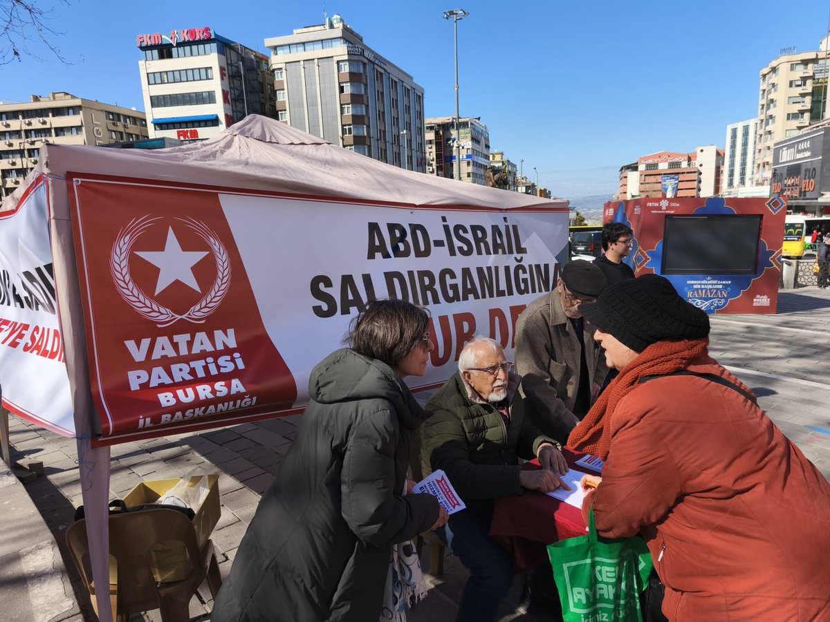 ABD ve İsrail saldırganlığına karşı "Üslere El Konsun!" imza masamızı Şehreküstü Meydanı'nda açtık. 

Emperyalizme ve Siyonizme karşı mücadelede kardeş İran'ın yanındayız. 🇹🇷🇮🇷

#Türkiye #İran #israil #abd