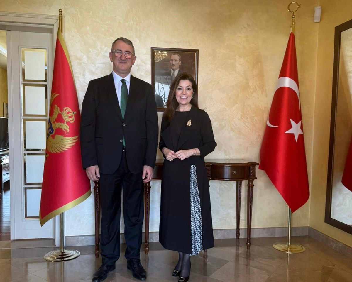 turkiyebsd's tweet photo. Türkiye Bosna Sancak Derneği Başkan Vekili ve Türkiye–Karadağ İş Konseyi Başkanı Bayram Akgül, Türkiye Cumhuriyeti Karadağ Büyükelçisi Ayda Ünlü’yü ziyaret etti. 

Ziyaretin ardından Türkiye Cumhuriyeti Karadağ Büyükelçisi Ayda Ünlü’nün daveti üzerine https://t.co/MKe4M6eDZA