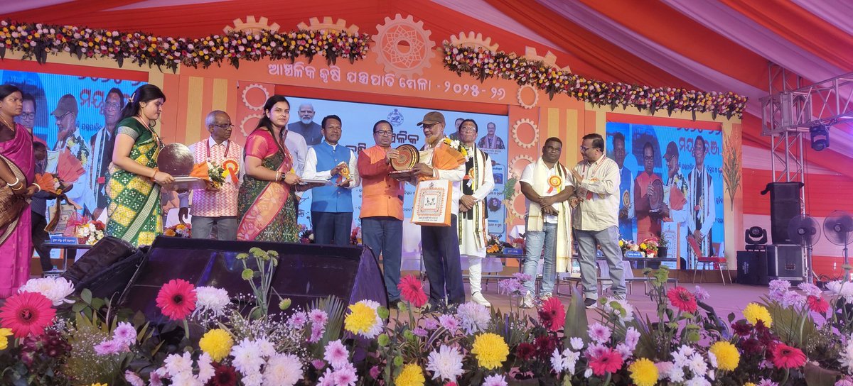 APICOL_Odisha's tweet photo. During the recent Regional Farm Mechanization Mela held in Mayurbhanj, five beneficiaries of the Mukhyamantri Krushi Udyog Yojana (MKUY) were felicitated for their successful establishment of agri-enterprises under the scheme.
#MKUY #APICOL #AgriEntrepreneurship #FarmMechanization