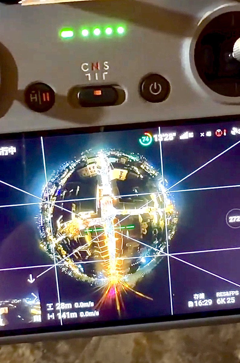 JasperEllens's tweet image. This must be the #first time I see a live 360 shot on a DJI RC2 remote. To be honest I don't know if this is very practical. 
But at least with this @DJIGlobal solved @Antigravity_HQ biggest flaw of not providing a screen at all. What do you think? Cheers
dronexl.co/2026/03/06/dji…