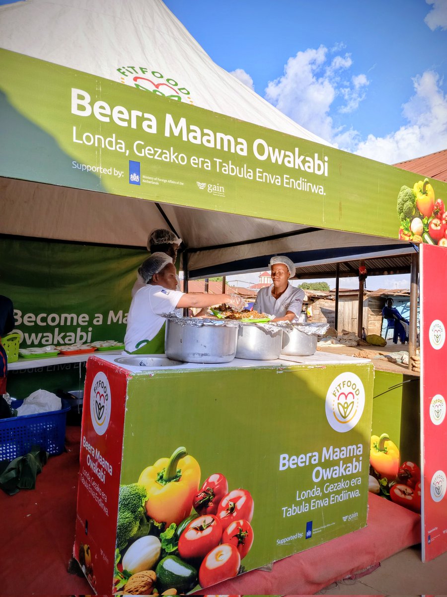 The delicious vegetable meal was ready to be served by the <a href="/Uganda_Gain/">GAIN Uganda</a> team at Buwenge Market in Jinja District.
#BeeraMaamaOwakabi 💚