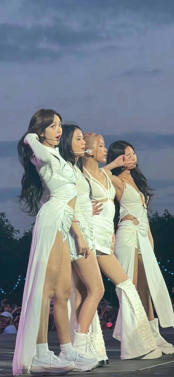 babyigotyouu's tweet photo. Show me your four divas

Me asf: https://t.co/KAuBc7kuJs