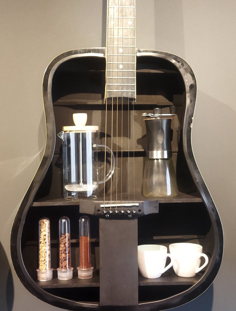 silasbm1980's tweet photo. Que tal o meu #violao #cafe hein? Ou seria um #guitar #coffee ? https://t.co/SWxxXtqoMv