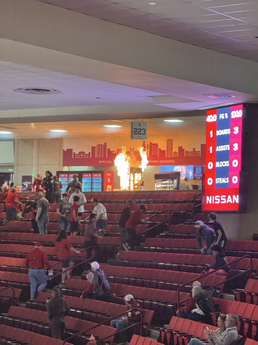 KREFsports's tweet photo. OU Basketball is 4-2 since this moment.

Let’s stay hot. https://t.co/9pUmOhXqQN