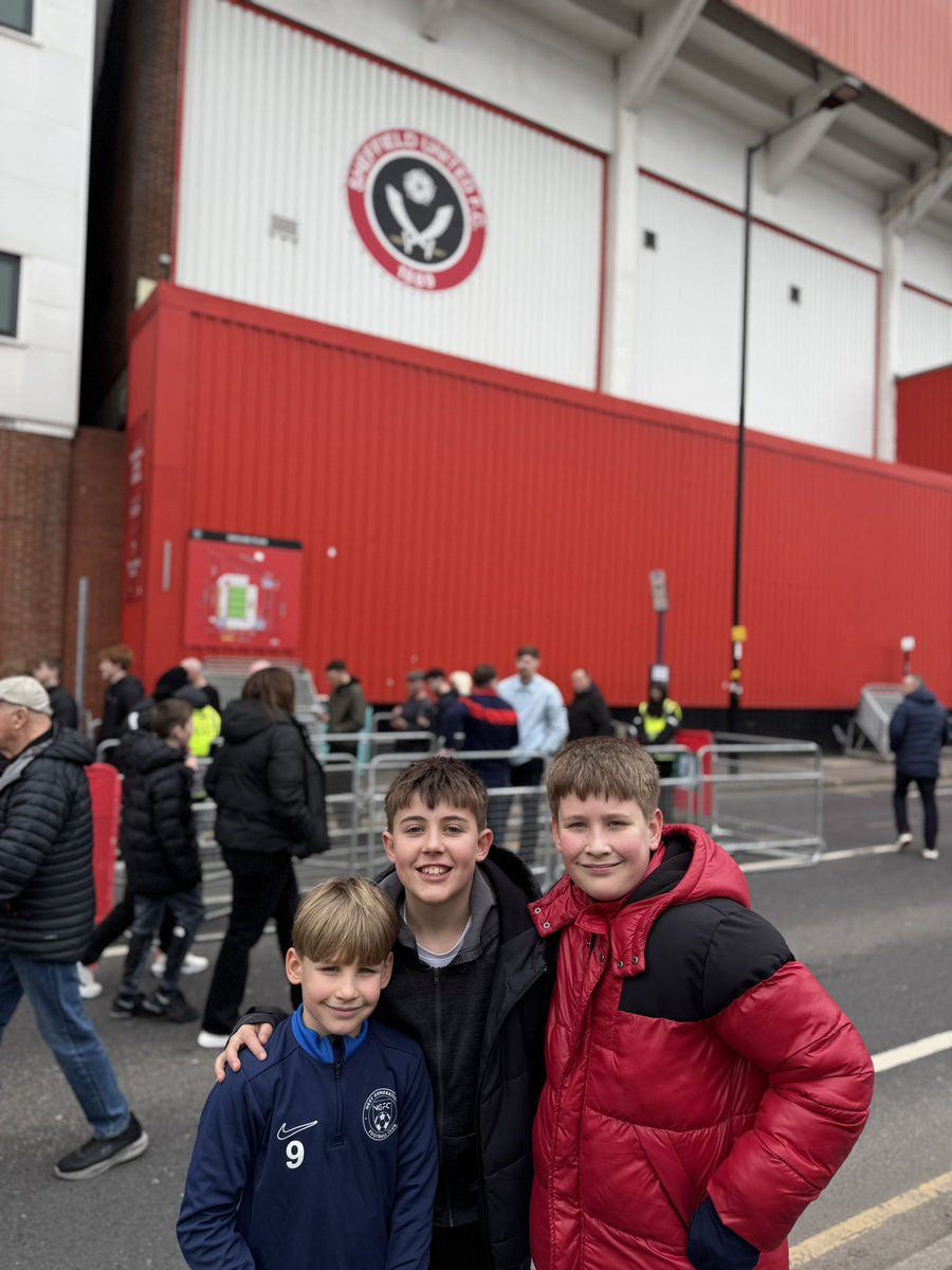 Over zealous stewarding ….. gate off its hinges…… bit more fight on the pitch…..kids buzzing …..great day out 💙🤍 #wba